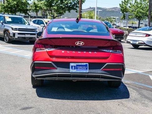 Certified 2025 Hyundai Elantra Sport FWD image 6