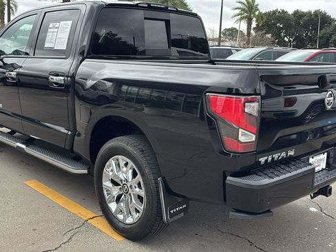 Used 2020 Nissan Titan SL w/ Moonroof Package image 5