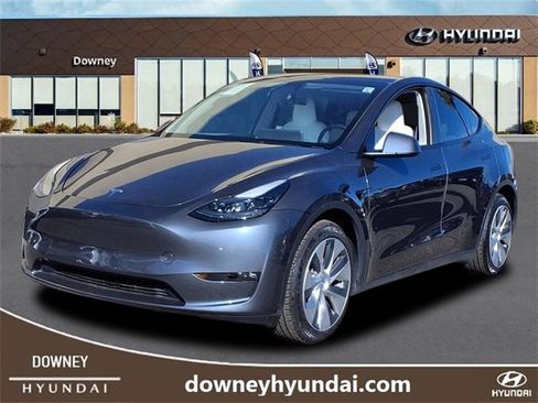 Used 2023 Tesla Model Y Long Range image 1