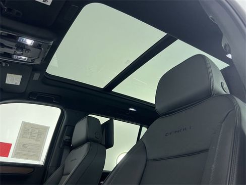 Used 2025 GMC Yukon Denali w/ Denali Reserve Package image 19