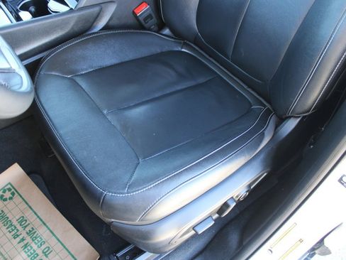 Used 2023 Jeep Grand Cherokee L Limited w/ Black Appearance Package image 25