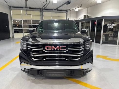 Used 2025 GMC Sierra 1500 SLT AWD/4WD image 3