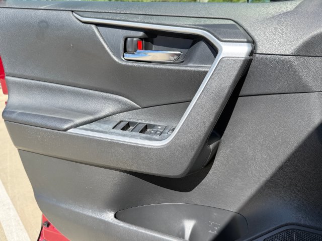 Used 2021 Toyota RAV4 XLE w/ Convenience Package AWD/4WD image 21