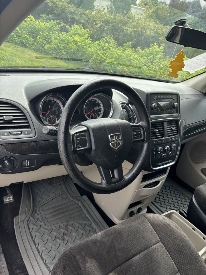 Used 2013 Dodge Grand Caravan SE FWD image 15
