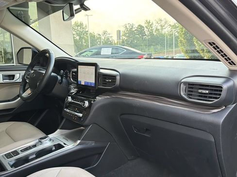Used 2022 Ford Explorer Limited w/ Equipment Group 301A RWD image 21