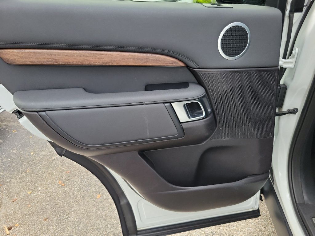 Used 2018 Land Rover Discovery HSE AWD/4WD image 20