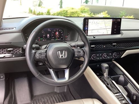 Used 2024 Honda Accord Touring image 12