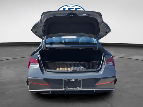 New 2026 Hyundai Elantra Limited FWD image 17