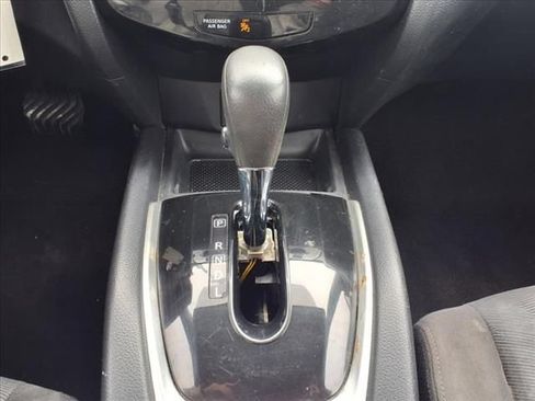 Used 2015 Nissan Rogue S AWD/4WD image 15