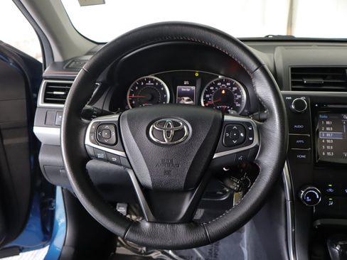 Used 2017 Toyota Camry SE w/ Moonroof Package FWD image 14