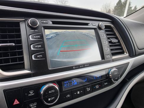 Used 2019 Toyota Highlander SE image 20