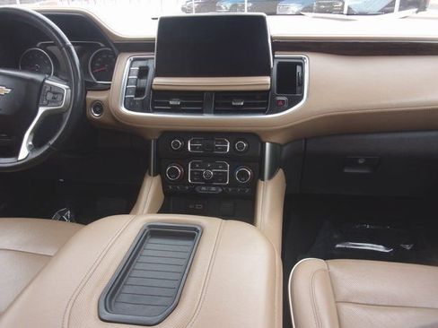 Used 2021 Chevrolet Tahoe Premier w/ Premium Package image 23