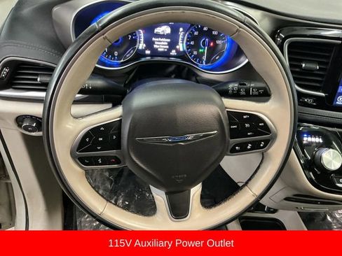 Used 2017 Chrysler Pacifica Limited w/ UConnect Theater Package image 26
