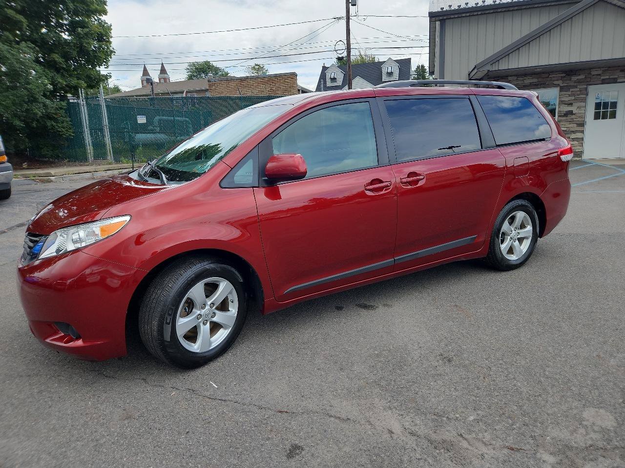Used 2011 Toyota Sienna LE FWD image 35