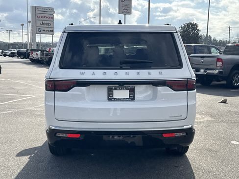 Used 2024 Jeep Wagoneer Series II w/ Flexible Seating Group image 7