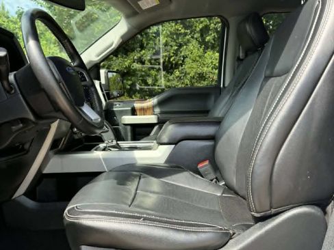 Used 2019 Ford F150 Lariat AWD/4WD image 9