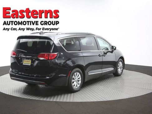 Used 2019 Chrysler Pacifica Touring-L FWD image 39
