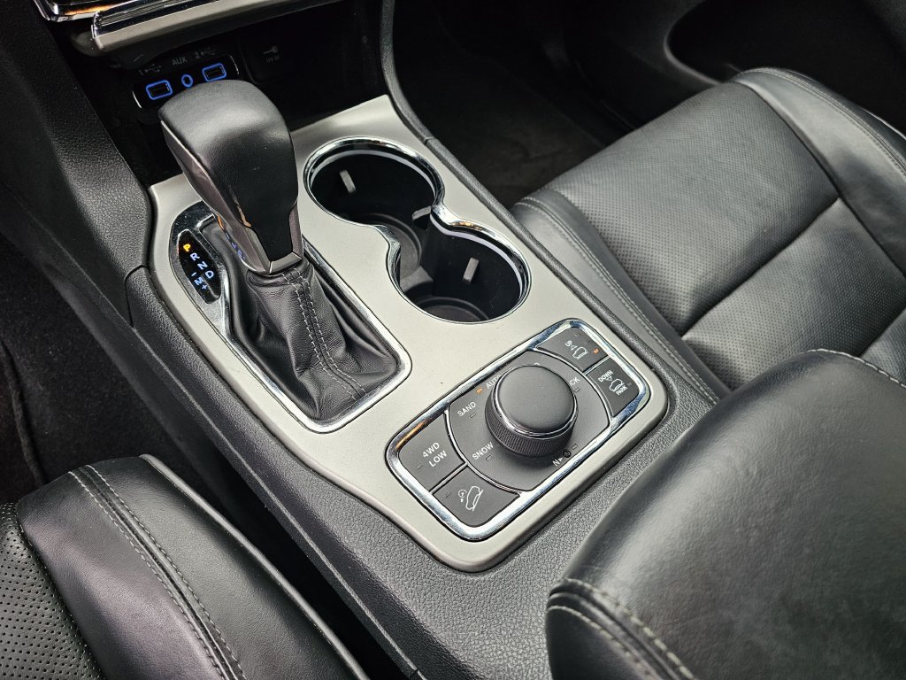 Used 2020 Jeep Grand Cherokee Overland AWD/4WD image 22