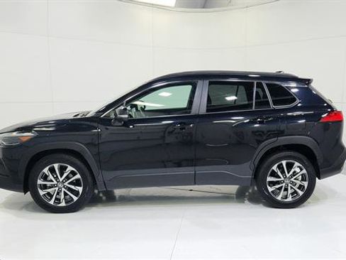 Used 2025 Toyota Corolla Cross XLE image 5