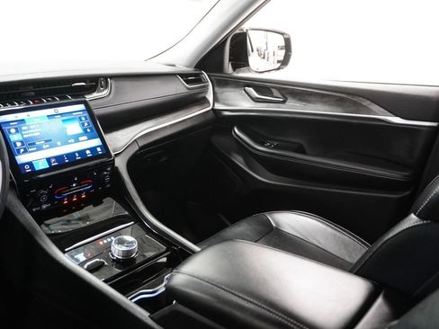 Certified 2023 Jeep Grand Cherokee Limited w/ Black Appearance Package image 18