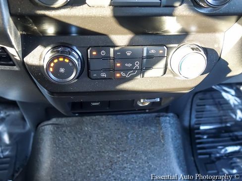 Used 2019 Ford F550 2WD Regular Cab Super Duty image 12