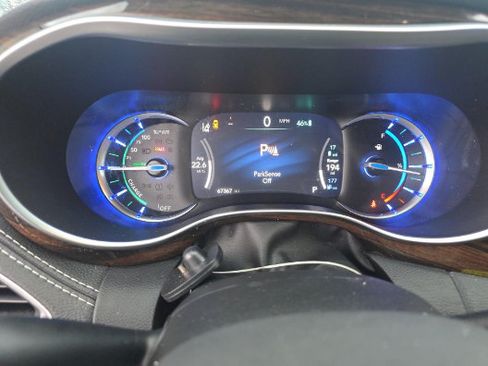 Used 2022 Chrysler Pacifica Limited FWD image 18