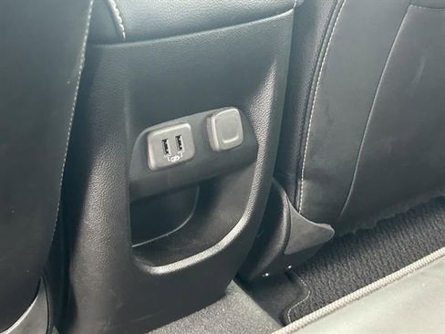 Used 2022 GMC Canyon Denali image 29