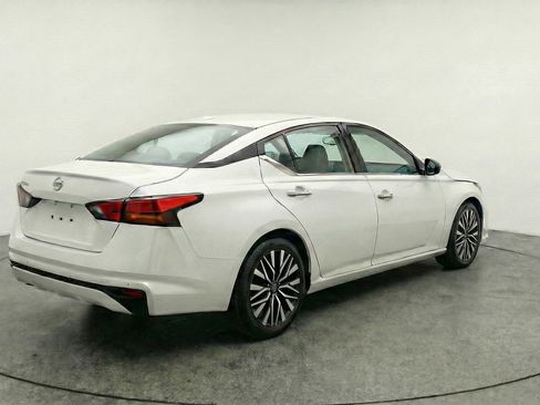 Used 2025 Nissan Altima 2.5 SV FWD image 9