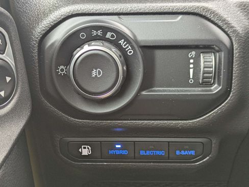 Used 2023 Jeep Wrangler Unlimited Sahara AWD/4WD image 28