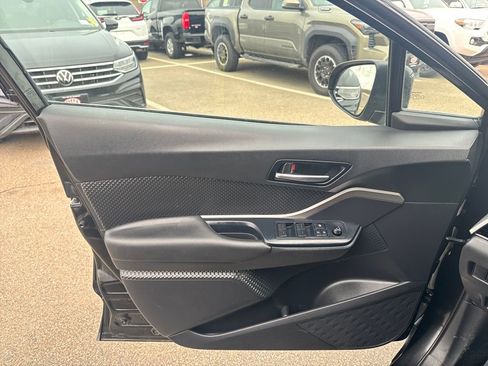 Used 2021 Toyota C-HR LE image 31