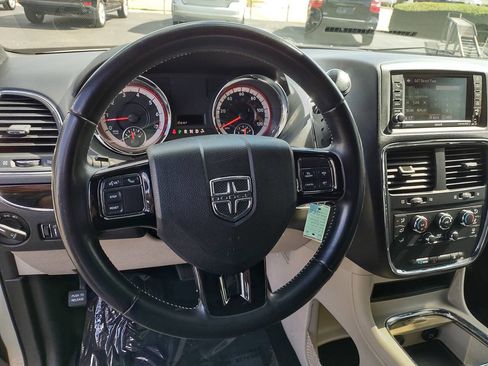 Used 2020 Dodge Grand Caravan SXT FWD image 13