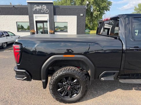 Used 2024 GMC Sierra 2500 AT4 w/ AT4 Premium Plus Package AWD/4WD image 4