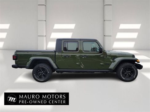 Used 2022 Jeep Gladiator Willys image 2