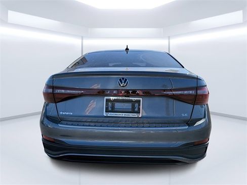 Used 2025 Volkswagen Jetta SE image 4