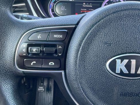 Used 2020 Kia Niro LX image 16