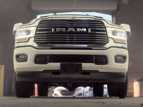 Used 2023 RAM 2500 Laramie AWD/4WD image 3