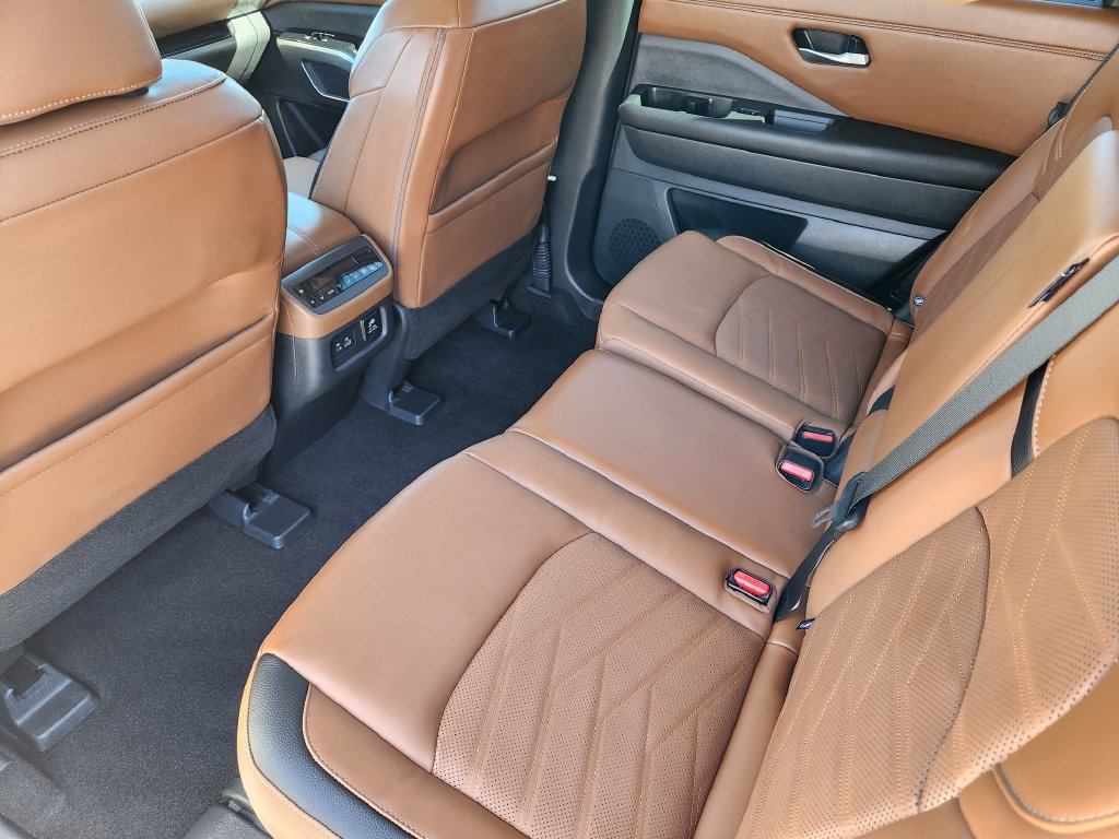 Certified 2024 Nissan Pathfinder Platinum w/ Cargo Package AWD/4WD image 26