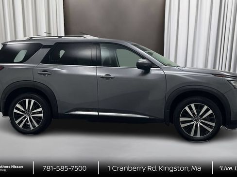 Used 2023 Nissan Pathfinder Platinum AWD/4WD image 4