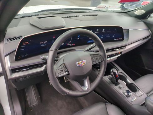 Certified 2025 Cadillac XT4 Sport image 10