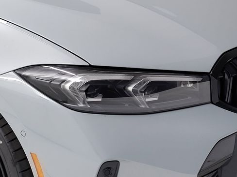 New 2026 BMW 330i Sedan w/ M Sport Package image 9