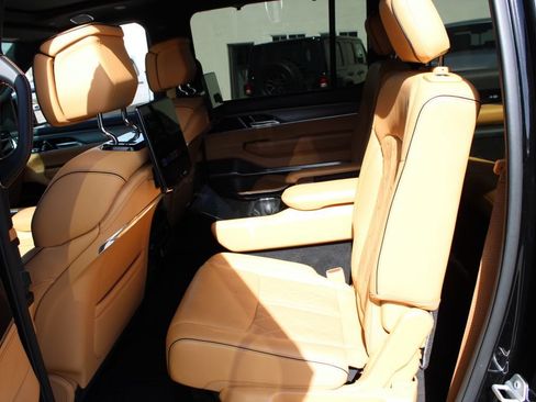 Used 2023 Jeep Grand Wagoneer Series III w/ Rear Seat Video Group 1 AWD/4WD image 20