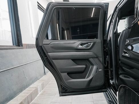 Used 2023 GMC Yukon SLT w/ SLT Premium Package image 13