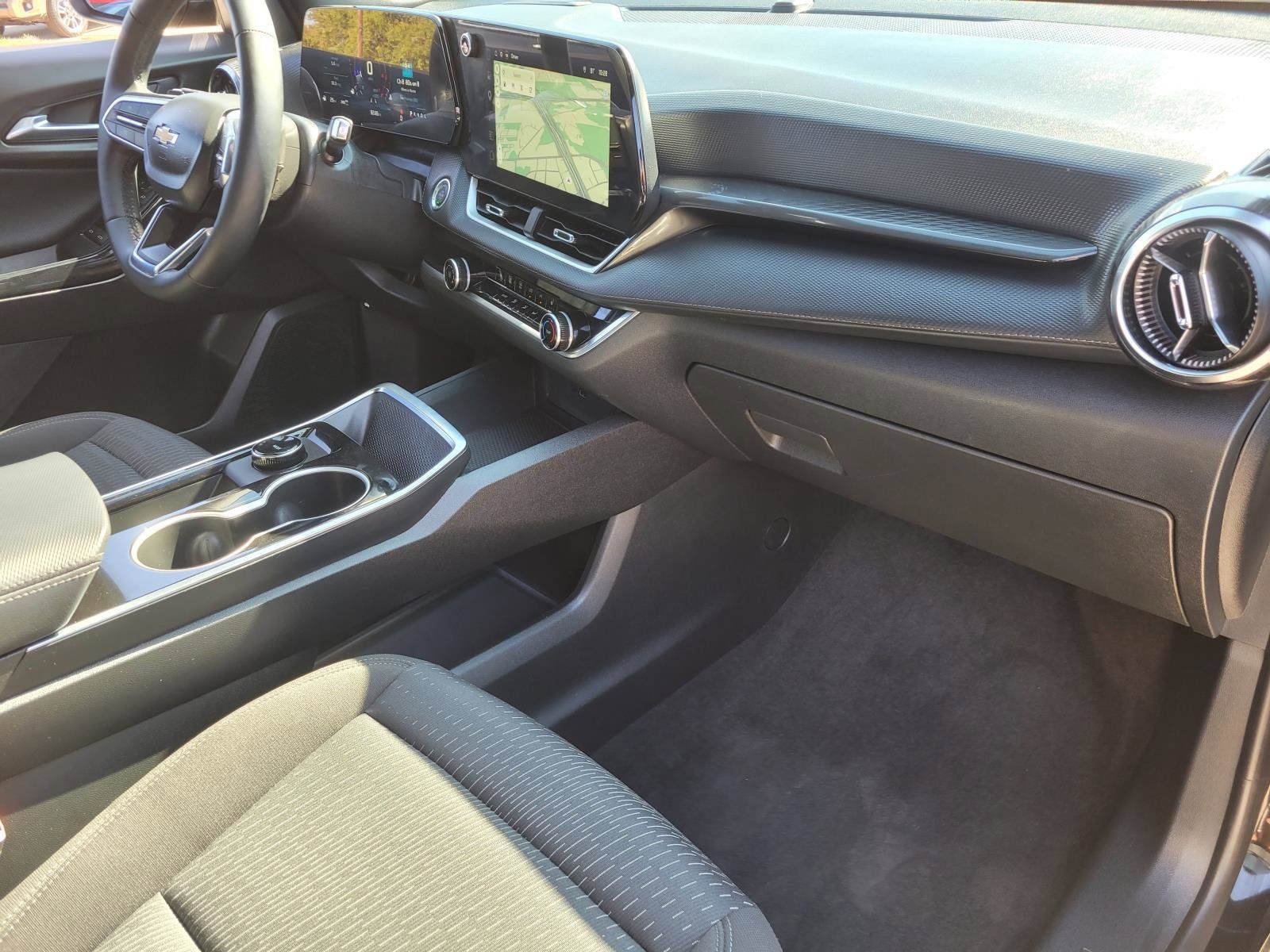Used 2026 Chevrolet Equinox LT AWD/4WD image 8