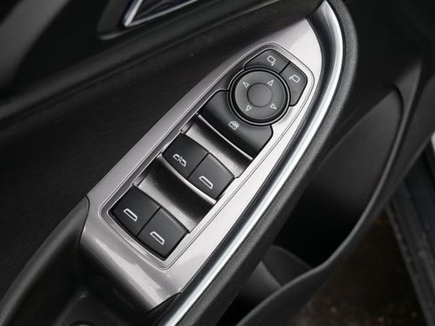 Used 2018 Chevrolet Malibu LT image 12