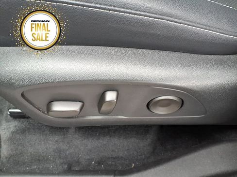 Used 2025 Chevrolet Traverse LT image 12