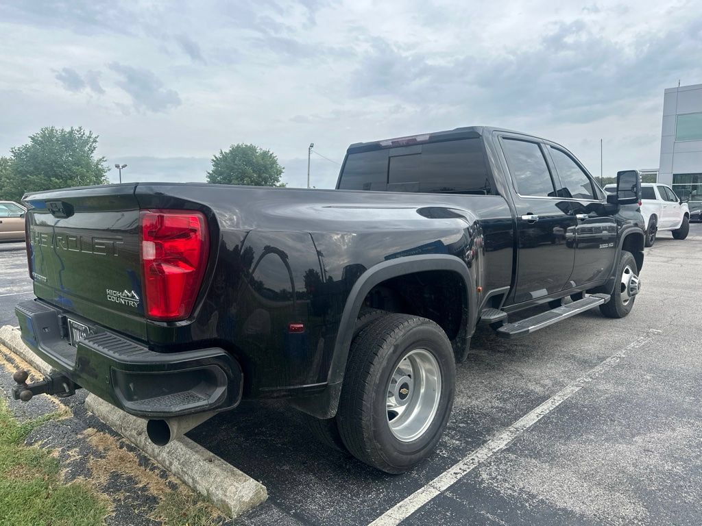 Used 2022 Chevrolet Silverado 3500 High Country w/ LPO, Hitch Package AWD/4WD image 3