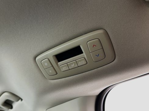 Used 2026 Kia Carnival FWD image 28