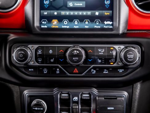 Used 2021 Jeep Gladiator Rubicon AWD/4WD image 18