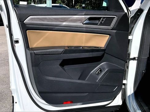 Used 2020 Volkswagen Atlas Cross Sport SE w/ Towing Package image 26