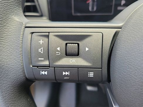 New 2025 Nissan Kicks S image 5